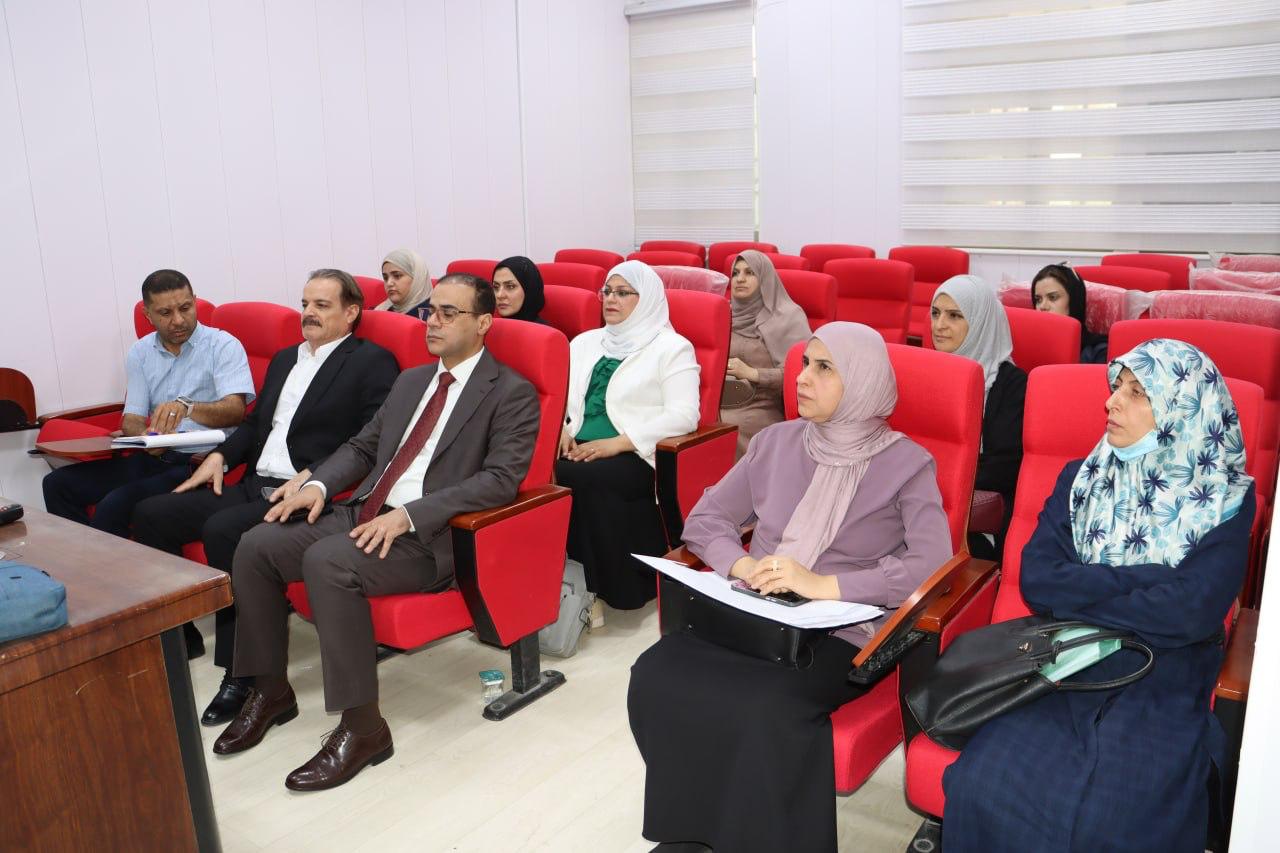 حلقة نقاشية في كلية الصيدلة جامعة البصرة